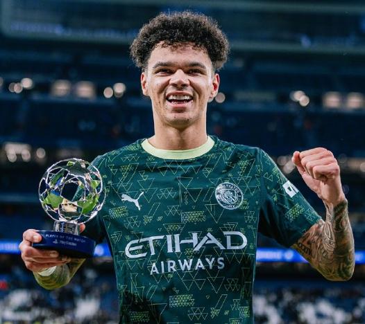 曼城逆转皇马，巴萨竟成最大输家。曼城在伯纳乌球场，硬是在先丢一球的情况下，连扳