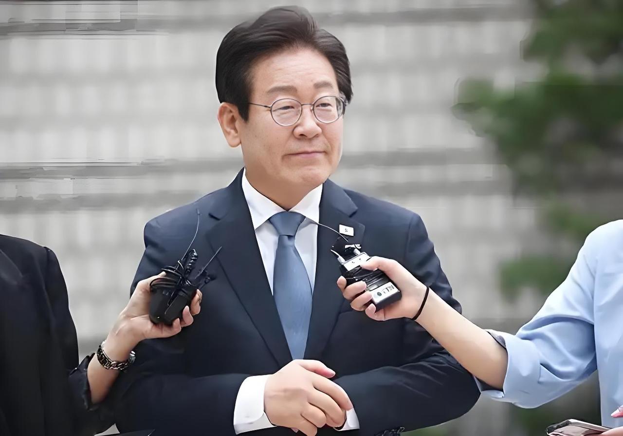 李在明太狠了，如此羞辱尹锡悦夫妇。成王败寇，李在明上任后，最成功的事情就是让