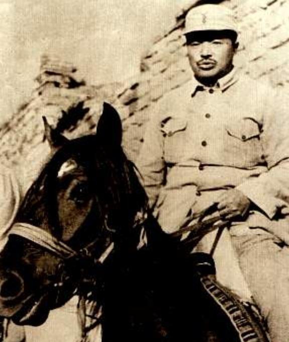 1947年，我军截获了一匹战马，然而当贺龙在得知这匹马的特征后，心中大惊，他当即
