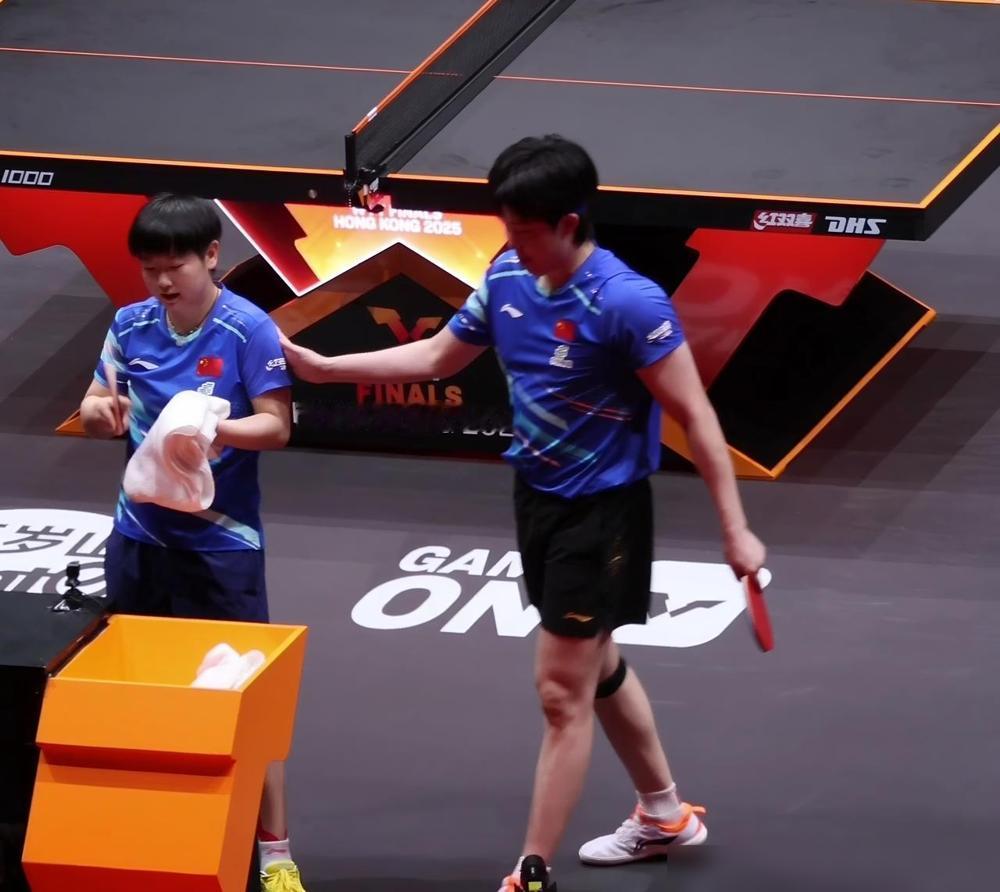 今晚对于好强的孙颖莎来讲，是一个不好受的夜晚，她败给的不是对手，而是