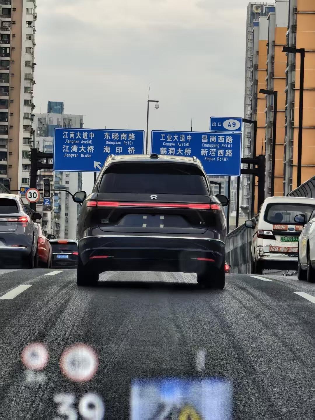 41天，蔚来全新ES8悄无声息的交付了10000台，据可靠小道消息，11月蔚来产