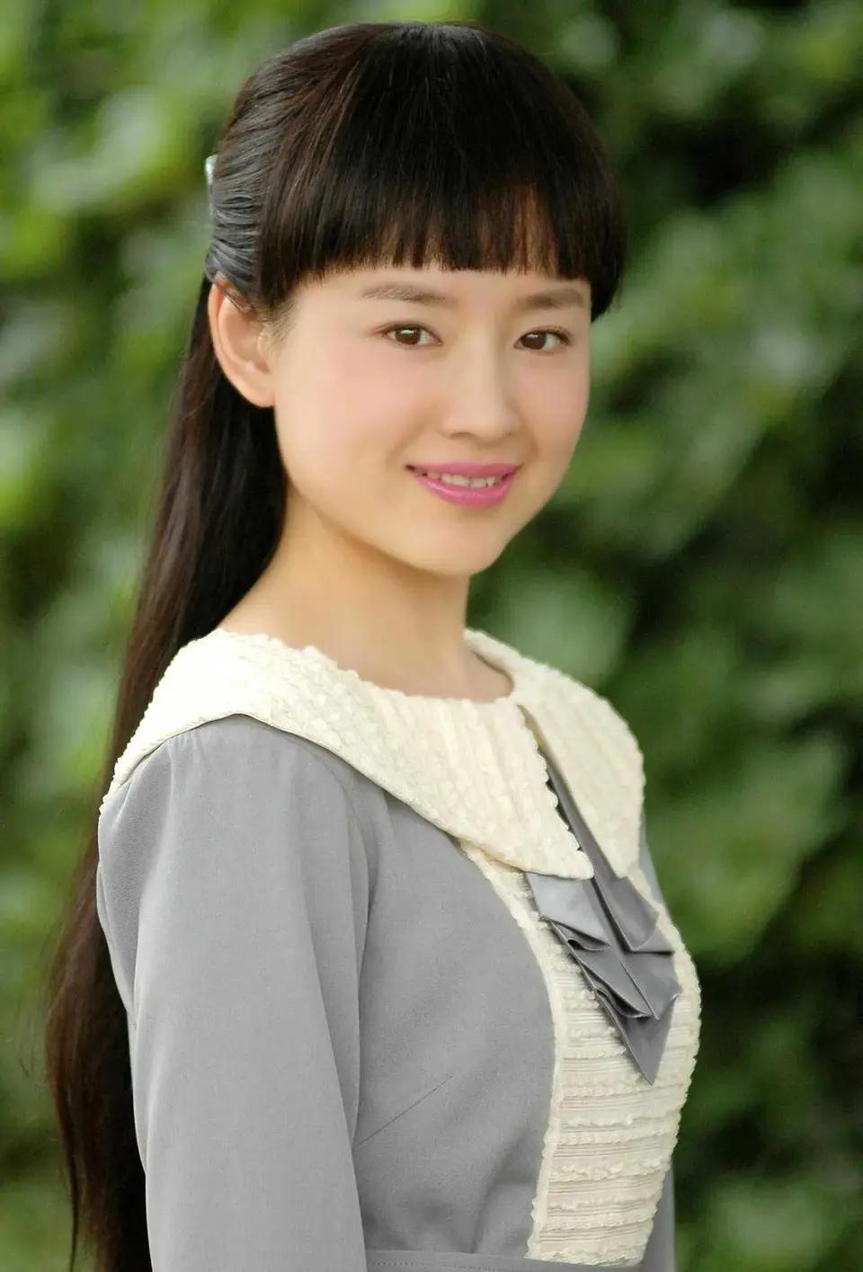 为什么董洁能转型成功,好评如潮?董洁主动撕掉“冷清秋“玉女固化标签，戏路彻底拓