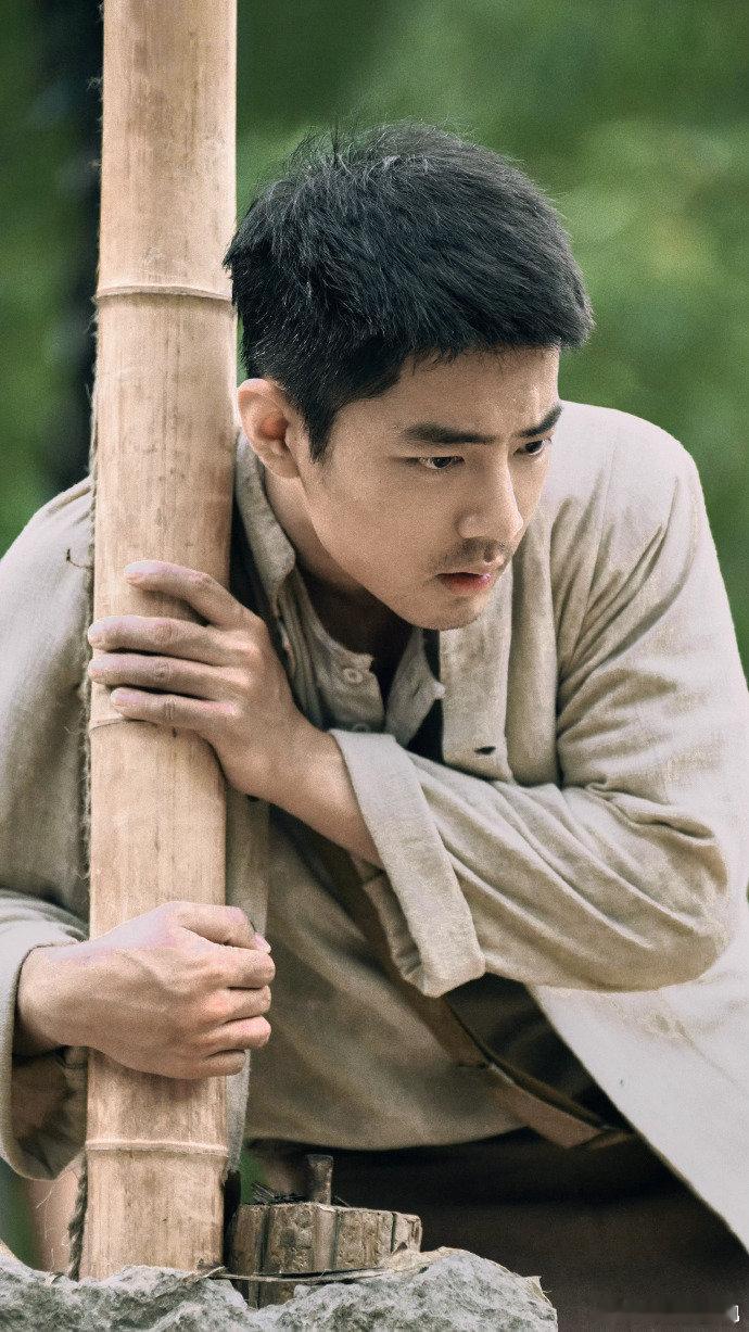 诡秘肖战这次真的不一样莫得闲的每一个小动作都很有戏，手指的老茧、走路的姿态、说