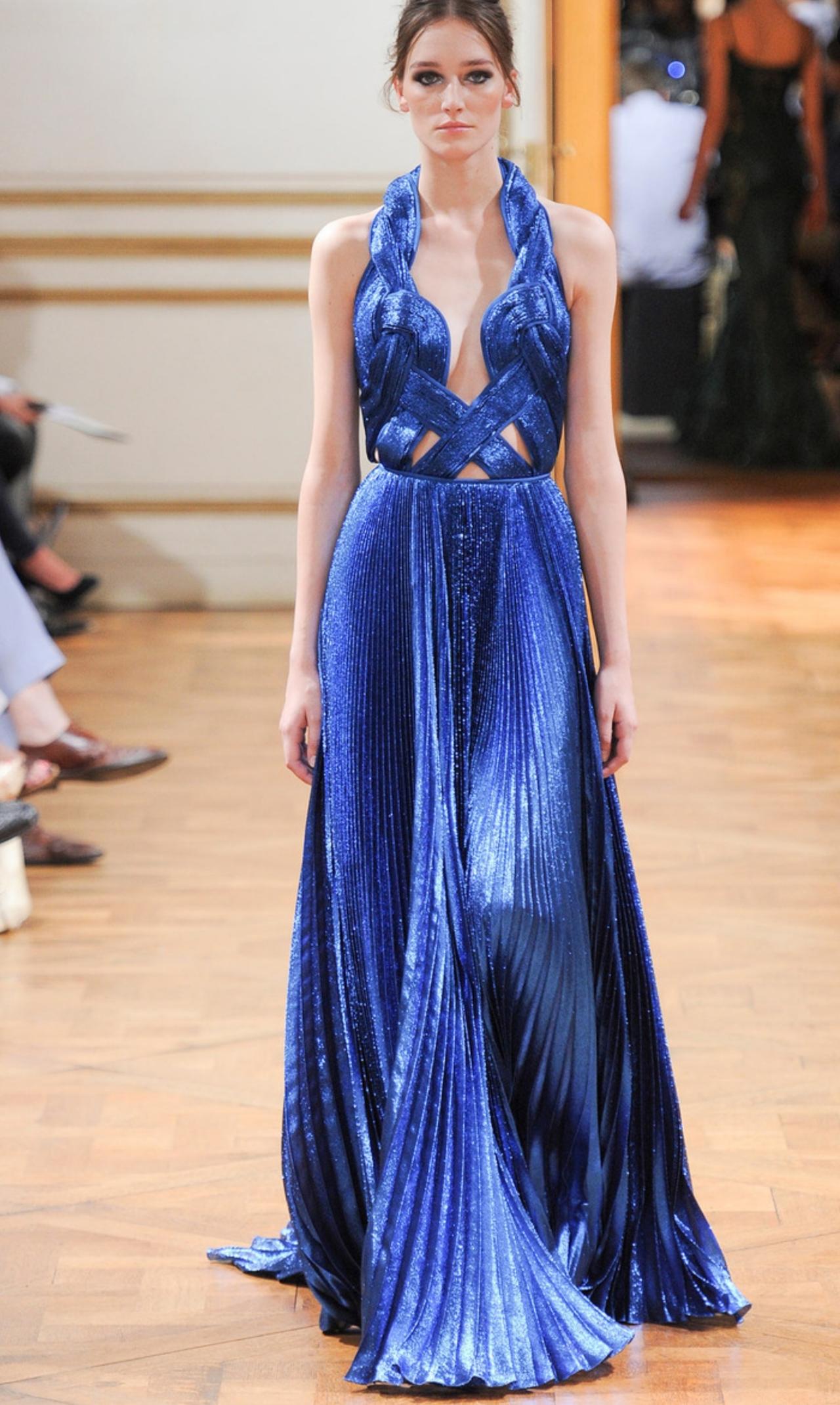 ZuhairMurad2013秋冬高级定制的色彩是一场宝石的盛宴。午夜蓝如晴