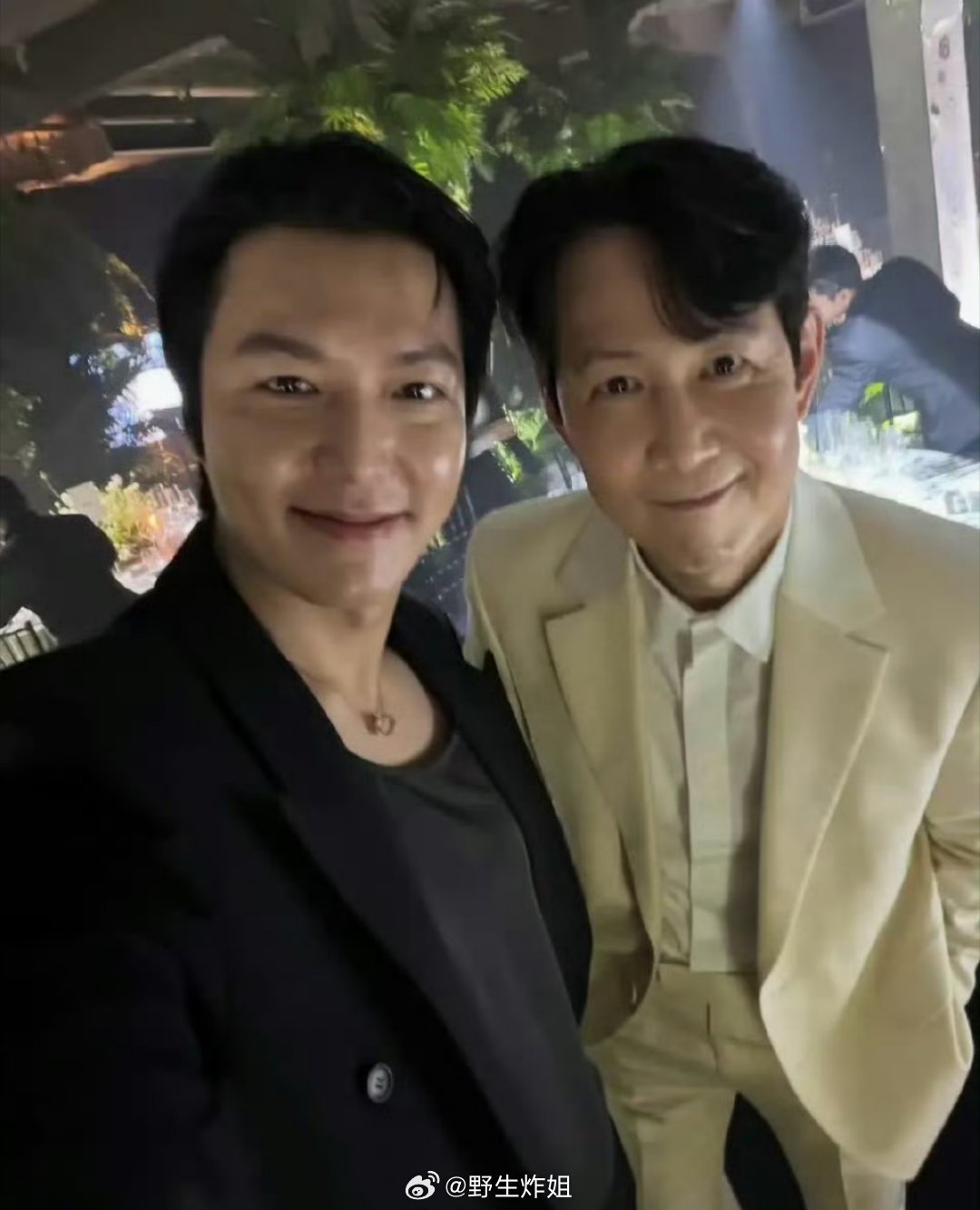 我的天啊，这是李敏镐，怎么一直都在受到空气酵母的影响，这个脸跟以前真的是很不一样