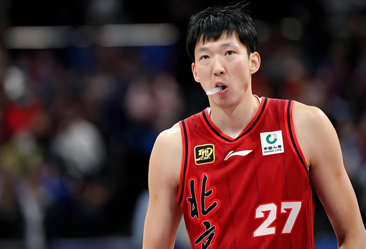 周琦最强争冠帮手来了！随着赵睿加盟北京队！那么，北京队最后一块短板，也是随着解