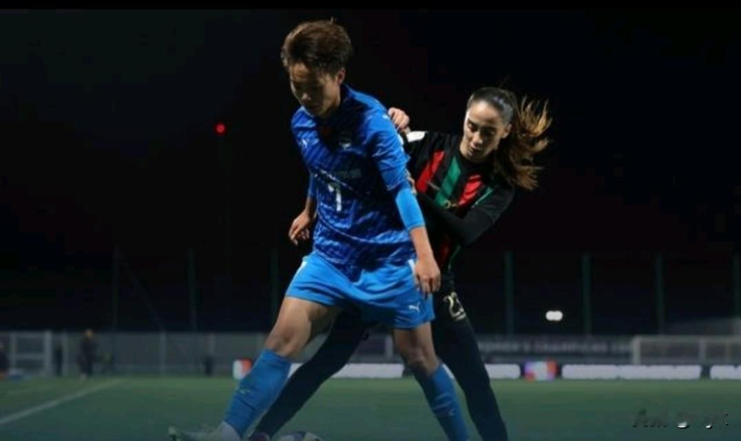 王霜灵光一闪难救主，残阵武汉女足1-2遭逆转，输得真不冤。王霜的灵光乍