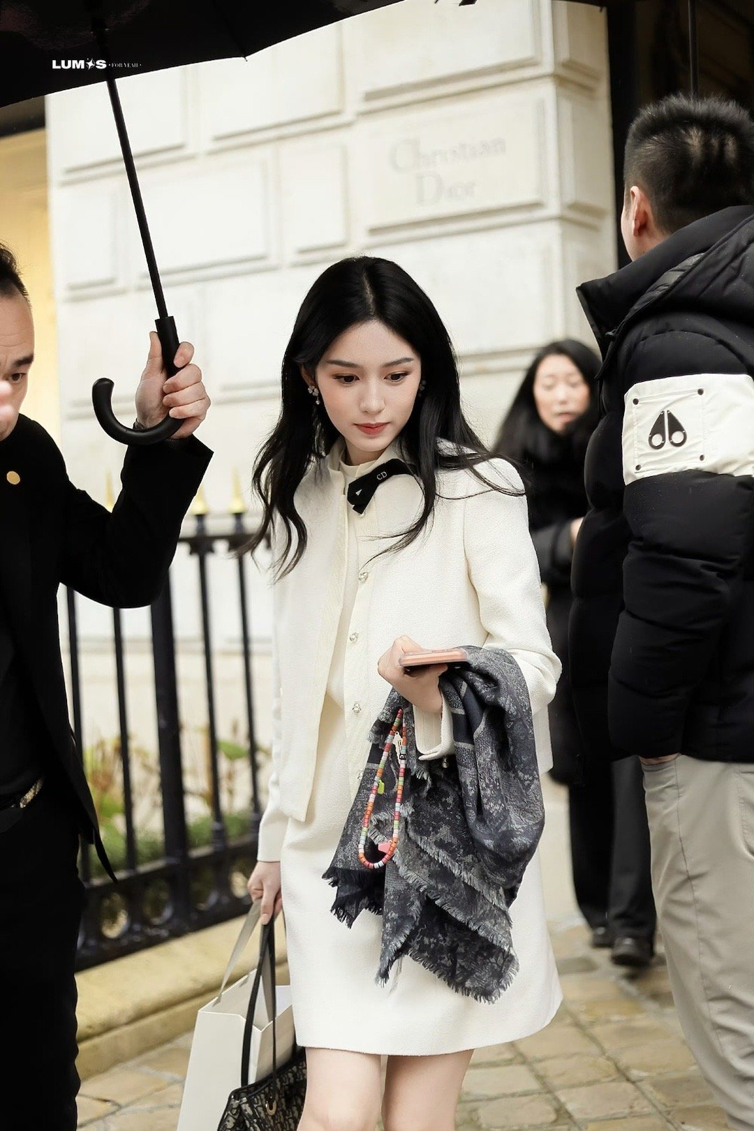 也子完全大小姐出街周也大小姐出街周也巴黎外出