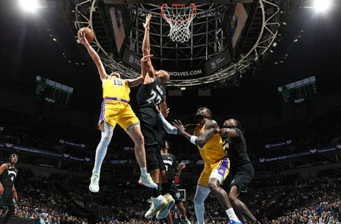 里夫斯压哨绝杀引爆联盟！Skip直言他比詹姆斯更可靠，湖人权力格局正在洗牌