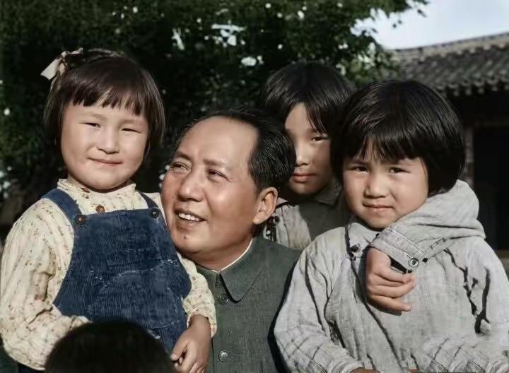 延安时期多艰苦，杨家岭土窑洞条件简陋，每天有数不清的大事等着他拿主意，整日操心全