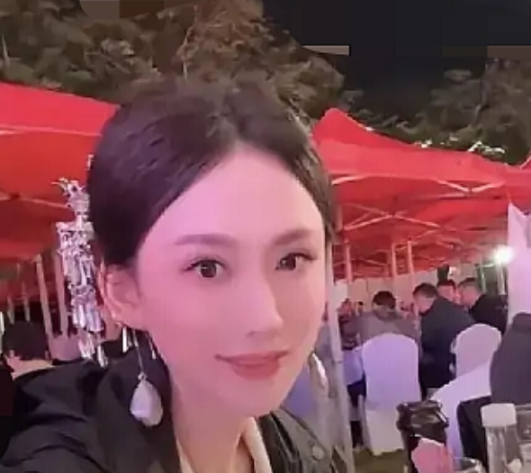 杨同学这事有意思了刚晒完港浸会offer，就成翻车现场了。论文没送审就