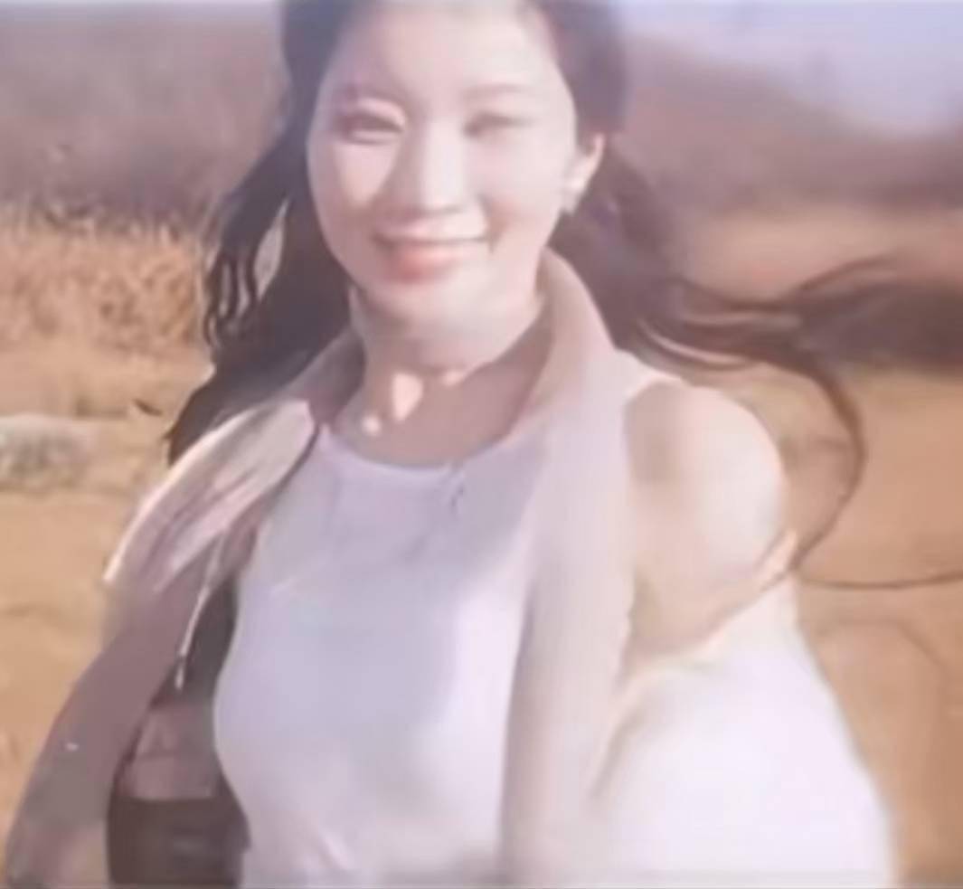 为什么没有完整视频呢因为素颜长这样(其实下面很多图都是带妆的从出道战到现在