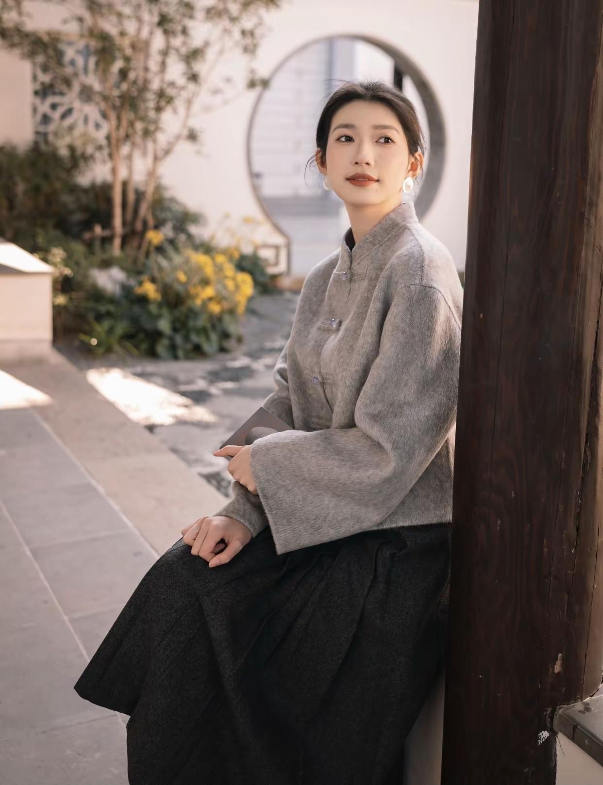 心如止水鉴常明，见尽人间万物情。