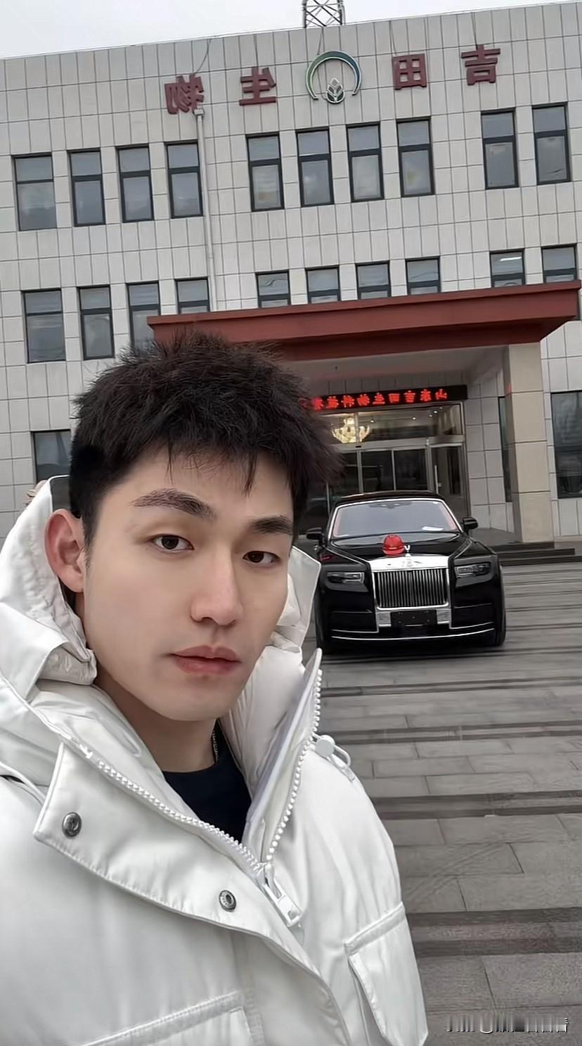 于会长的男友任任回山东老家了，拍了他家的工厂，以前他就说要回家的时候拍一下他家的