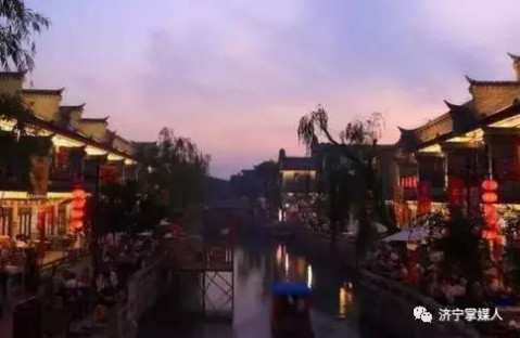 济州古城全貌航拍图: 济宁人家门口的古城
