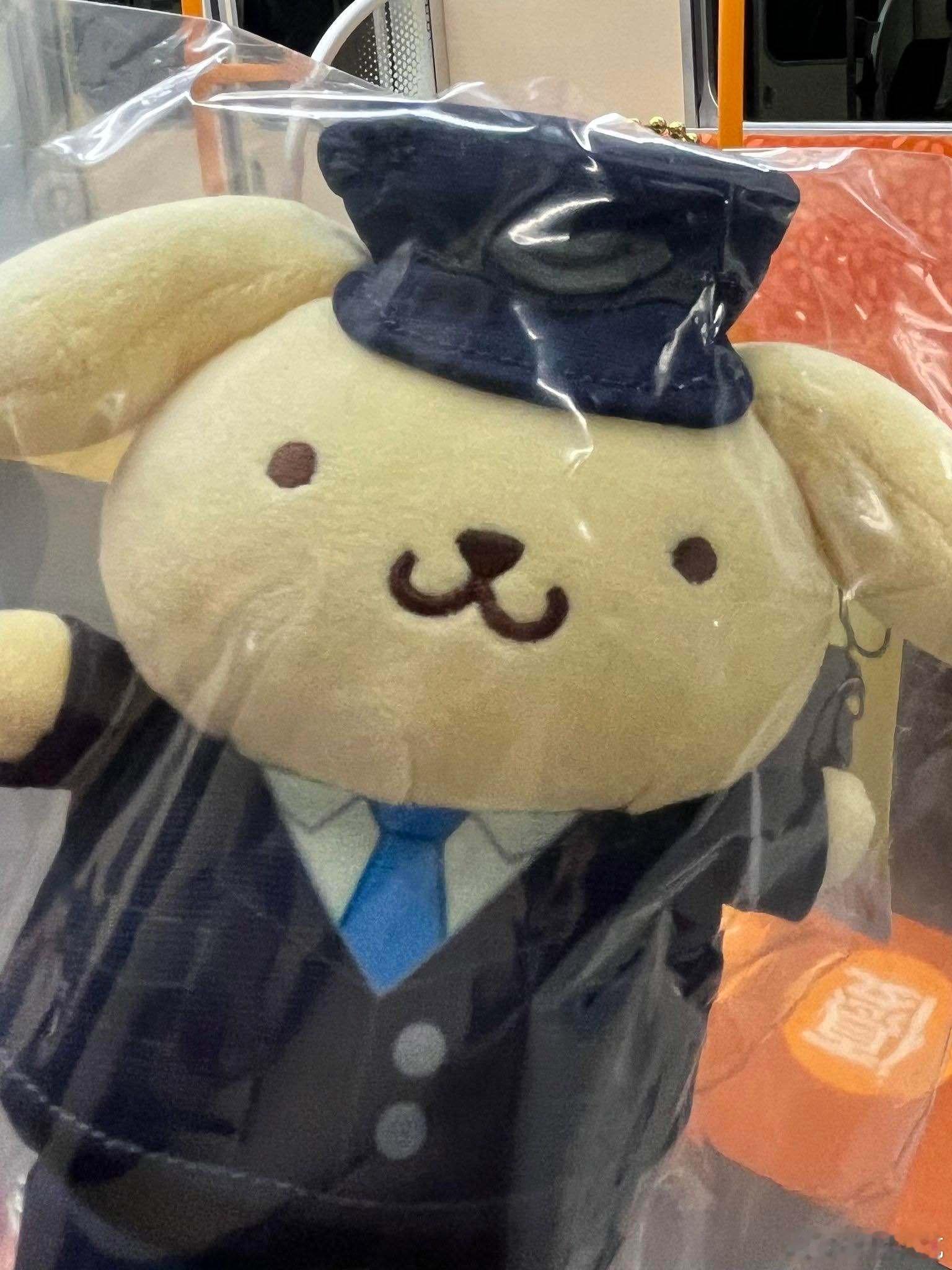 天啊！他裤子有开洞耶