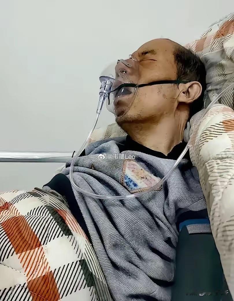 可怜天下父母心。一位48岁的父亲得知自己已是肝癌晚期后，首先想到的是自己拼命
