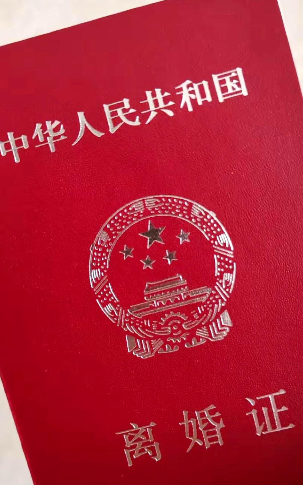 刚领证才一周，这门婚事就急刹车了。起因听着不算大：晚饭老是外卖凑合，回到家衣服