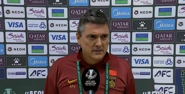 国足输日本：安东尼奥赛后这句话，体现了他的格局！有记者问，如果国家队，需要过