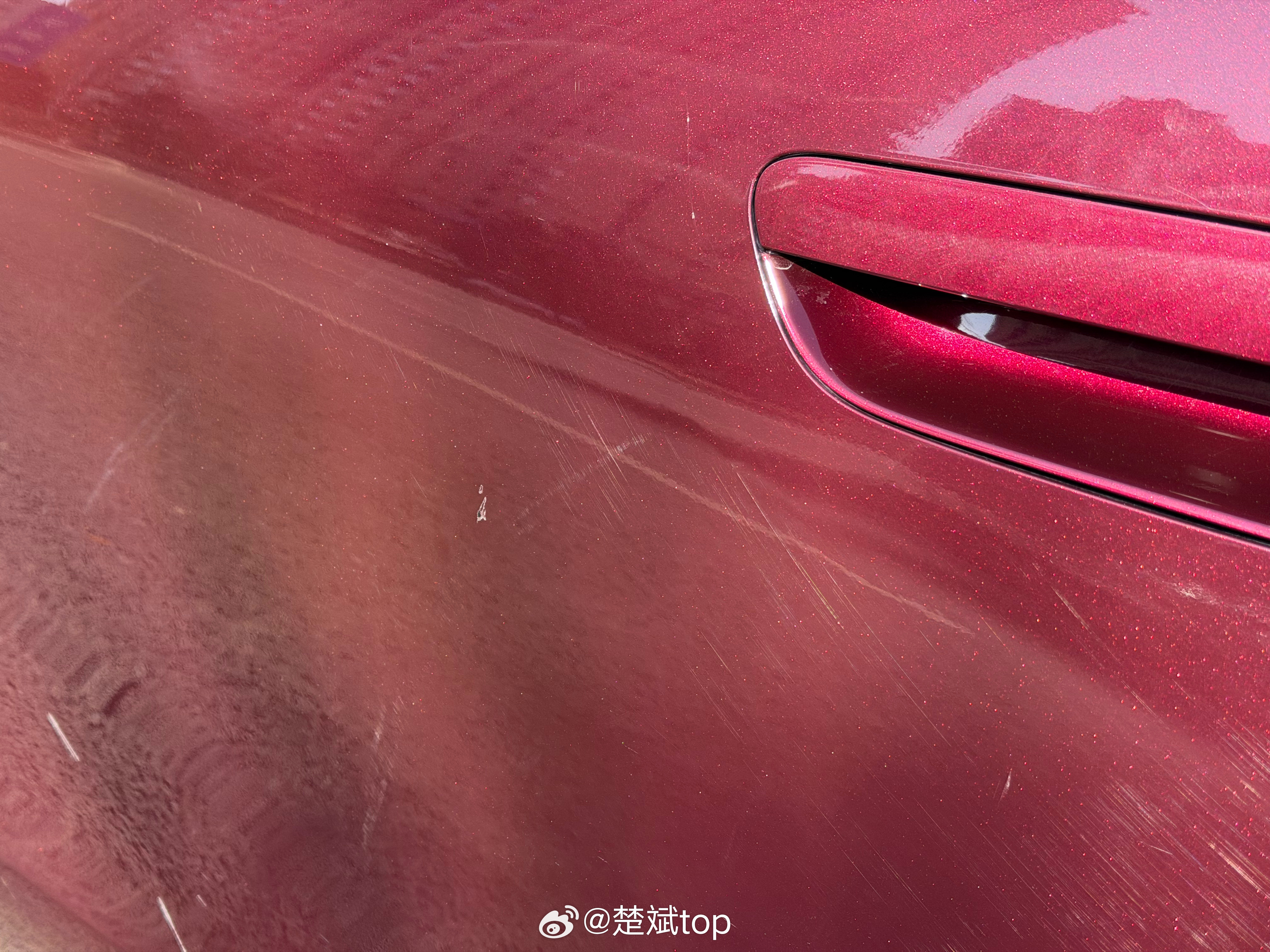 完犊子了，我的问界M7没贴车衣，被开门杀了，已经漏露底漆了