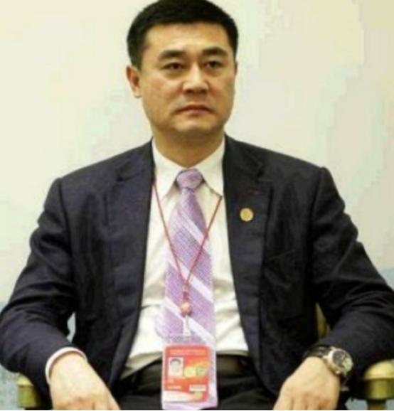 广东深圳的“黑老大”张伟，在狱中做梦都想不到，他曾经时刻佩戴的百达翡丽全球限量版