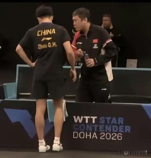 多哈男单夺冠，刘志强大喊大叫功不可没！WTT多哈球星赛男单1/8决赛，薛飞3