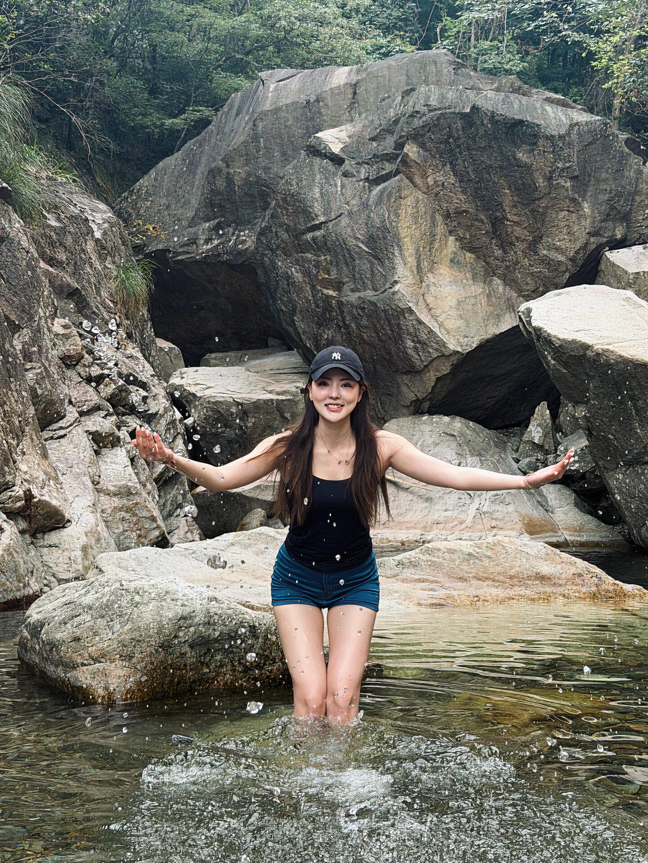 山野里的瀑布，是心动的治愈🍃夏天玩水