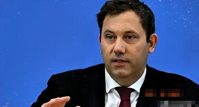 刚从中方访问回国的德国财政部长克林拜尔，在德国接受采访时警告说：我在中国已经亲眼