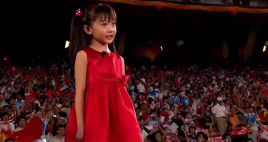 张艺谋坦言最后悔的奥运抉择，揭开林妙可假唱事件的真实过往张艺谋最后悔的事，就