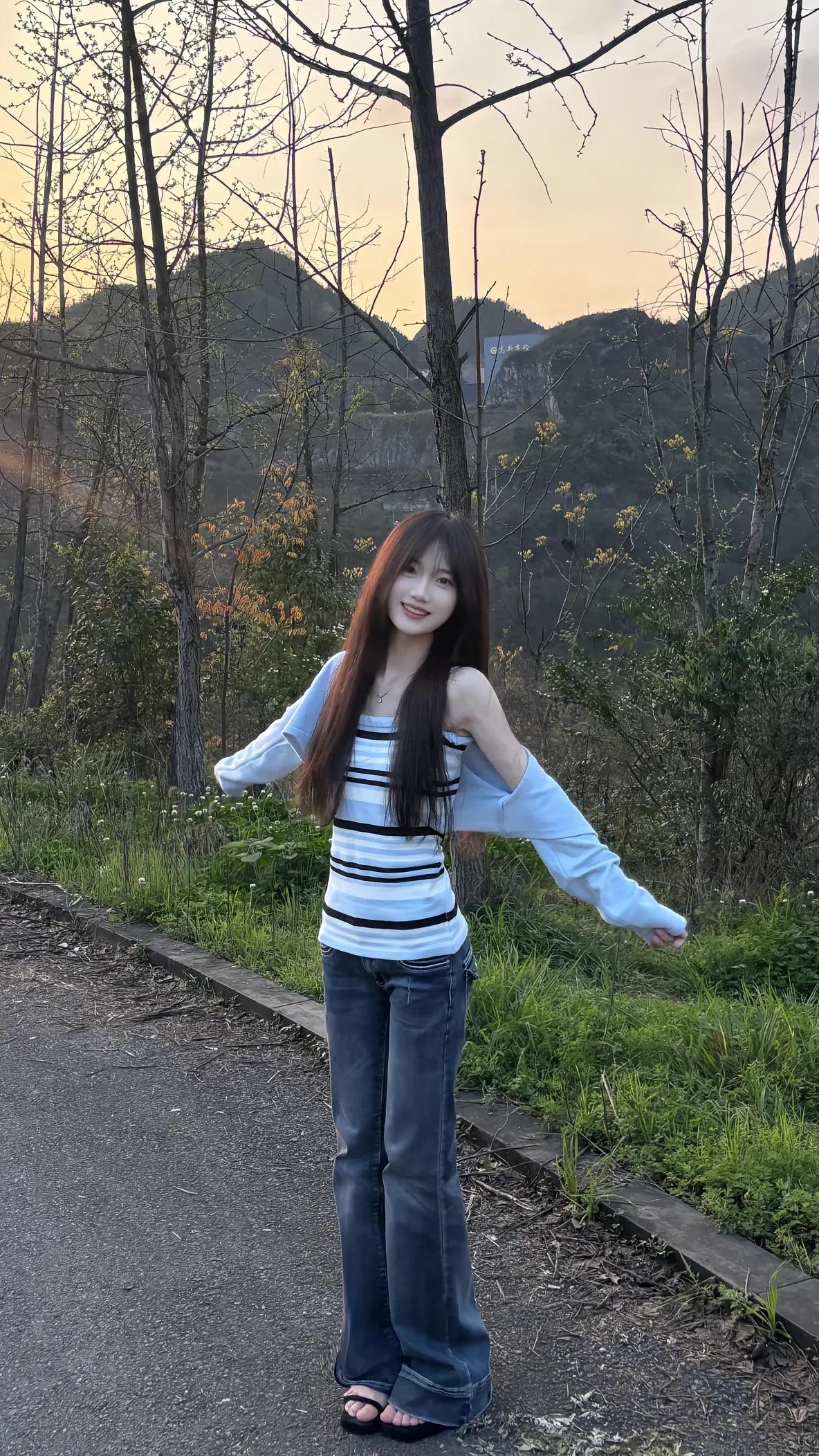 山间小路，轻纱拂面。