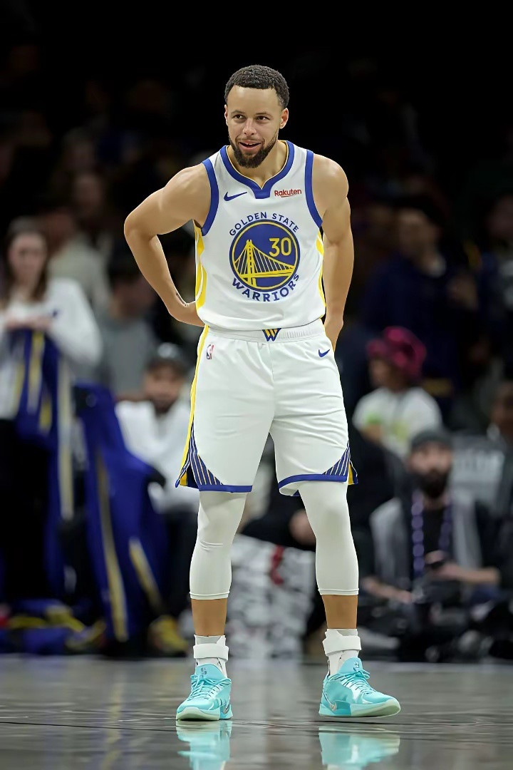 随着第二轮全明星票选结果出炉，西部首发大概率是:控球后卫，库里，184.49万票