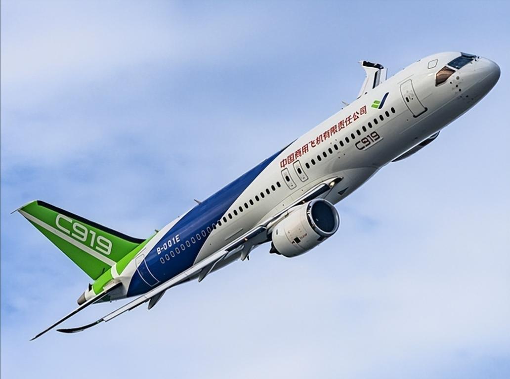 美国这一刀捅的可真够狠！一刀直插C919命脉，中国引以为傲的商飞C919客机，交