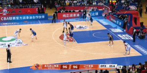 鄢手骐最后这个空位三分球三不沾真是看了让人无语啊！作为一个后场球员，打了35分钟