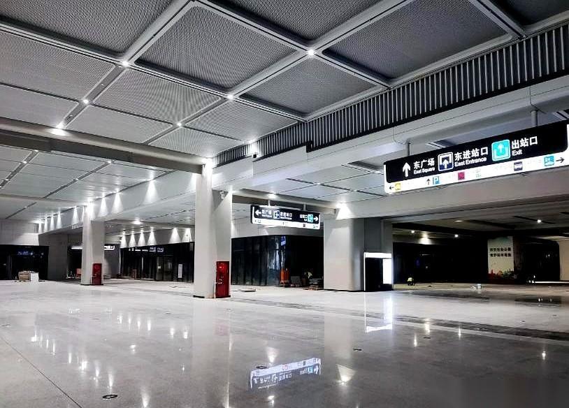 刷到这张图，直接给我看愣了。好家伙，就这么悄无声息地，新西站月底就要开了？这