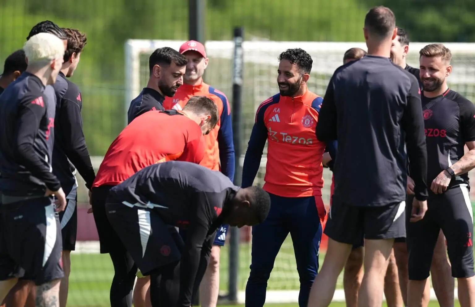 TA.Whitwell（T2）：上赛季欧联决赛失利后，曼联召开内部总结会。阿莫林