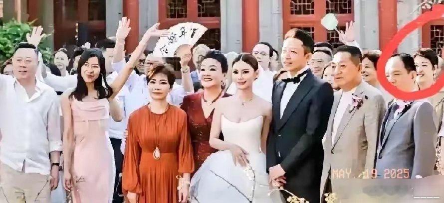 终于知道​汪大爷为什么会放弃张兰​选择张兰闺蜜赵行长当老婆了​很多人都以为是赵行