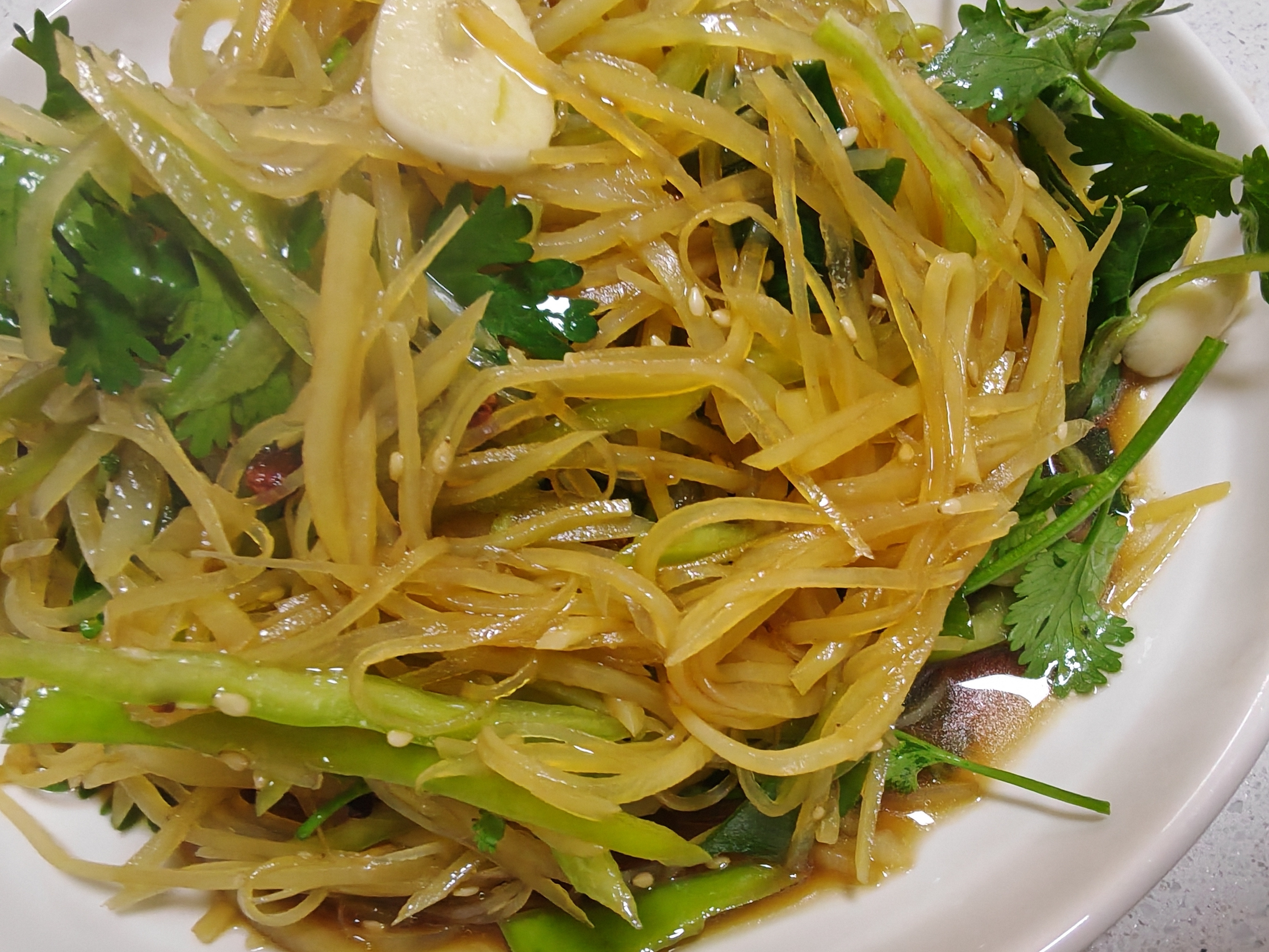 今晚简单炝土豆丝烤鲈鱼晚餐家常菜﻿﻿晚饭吃什么