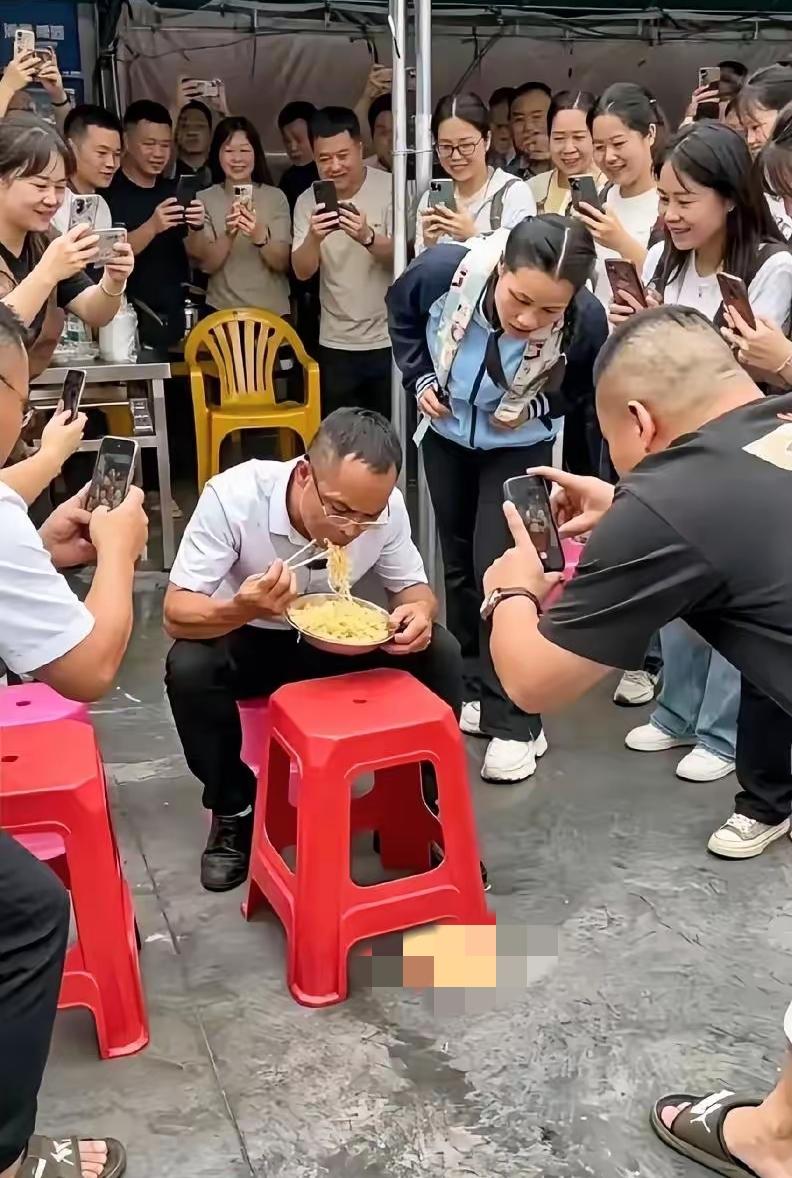 这是一种病，只要有流量怎么都模仿，只要有热闹就有人凑！有些场景之所