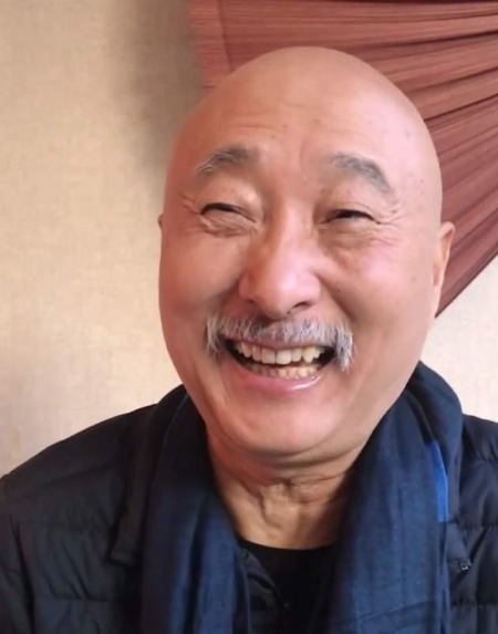 一天，陈佩斯的大孙子忘带作业去学校，儿媳妇大声呵斥：“作业忘带不说，没写也不说，