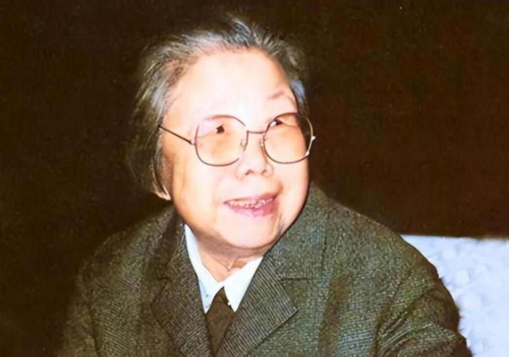 1989年，邓颖超提出自己病重时实行安乐死，江主席批示：可敬可佩。 1988