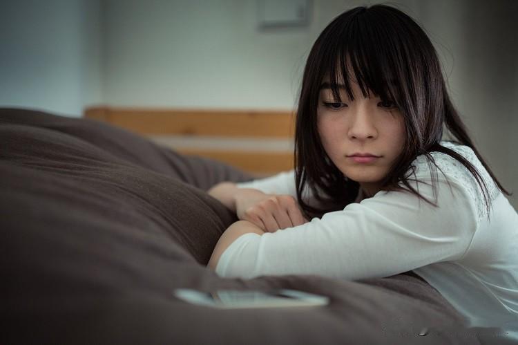 一个女人偷过情了，身上这些地方会露出马脚，洗不掉的。1、每当从外面回来，就先洗