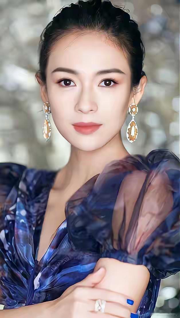 1.陈瑶最近热度是真的有提升，现在已经有不少剧本找她当女主了。公司也给她配了独立团队帮她对接工作，不
