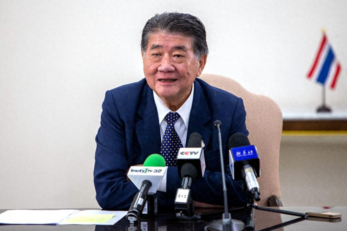 柬埔寨陆军精锐猛攻469号高地，顶着泰军炮击，几轮冲击拿下阵地。柬埔寨陆军打