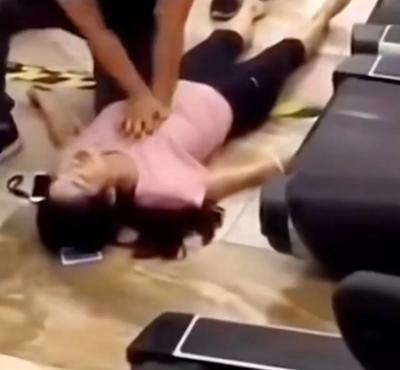 “这是猥亵，太恶心了！”健身房内，一位身材窈窕的女士穿着瑜伽服锻炼时突然晕厥。
