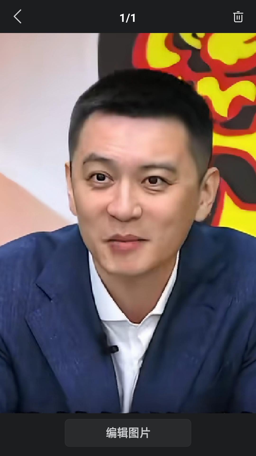 【杨鸣在解说完沪粤大战比赛后，对广东队外援的使用进行分析。】杨鸣说:我现在的资格