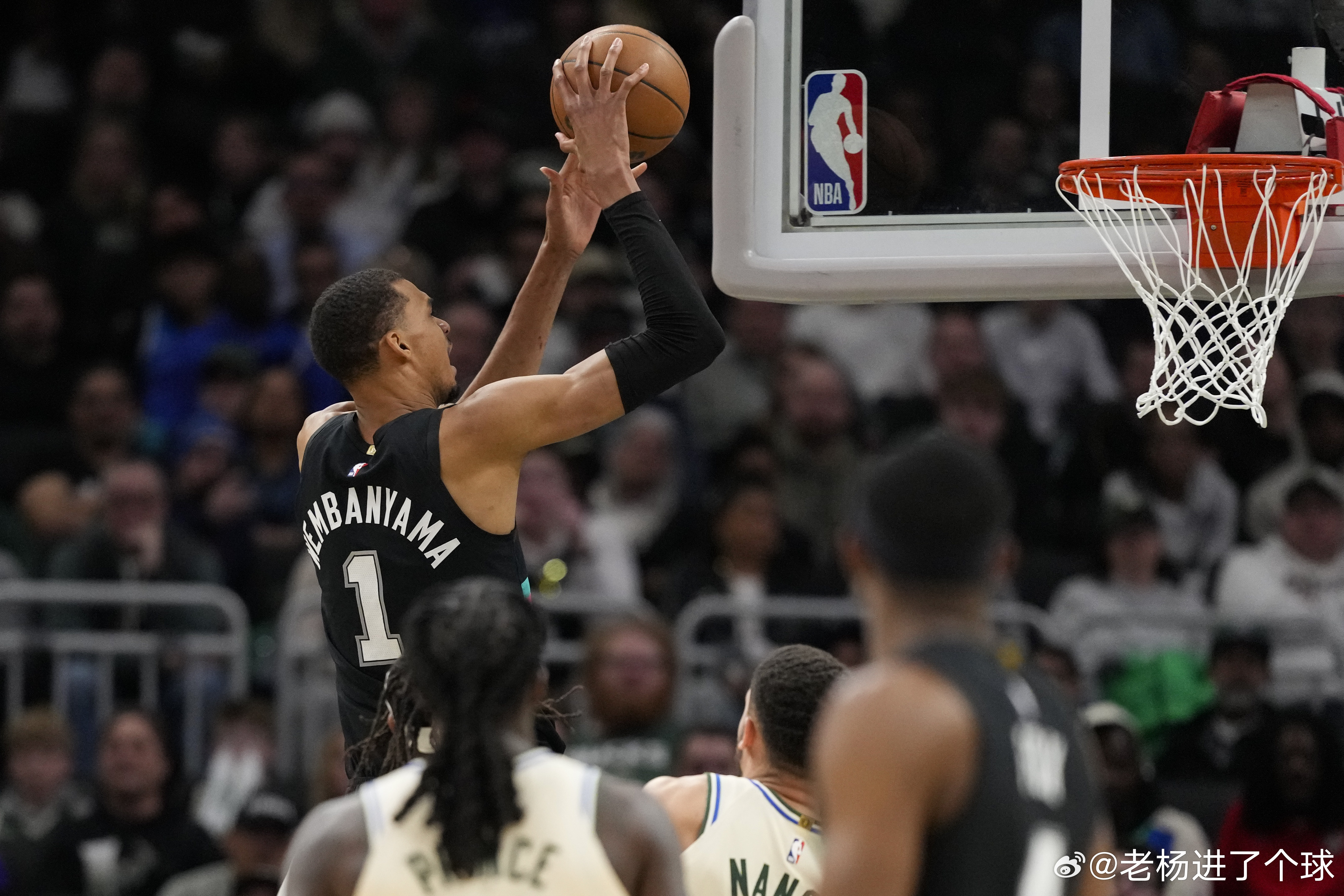 马刺豪取10连胜；对于文班亚马来说，他个人15连胜（马刺输掘金那场、文班缺阵），