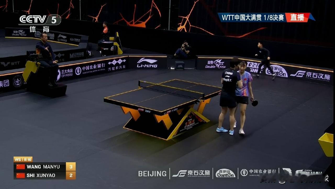 中国女乒名将王曼昱真是赢得太艰难了！在今天结束的一场WTT中国大满贯女单1/8决