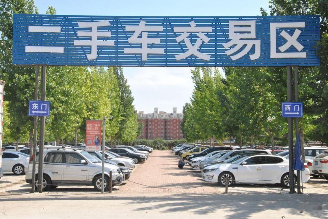 彻底崩盘！2026二手燃油车疯狂贬值，手握油车等于负债？2026年二手车市