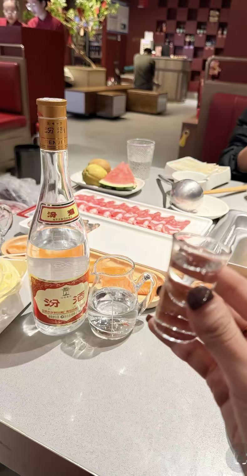 难道中国人真的喝不动了吗？啤酒从2013年巅峰产量5000万吨，现在只剩3500