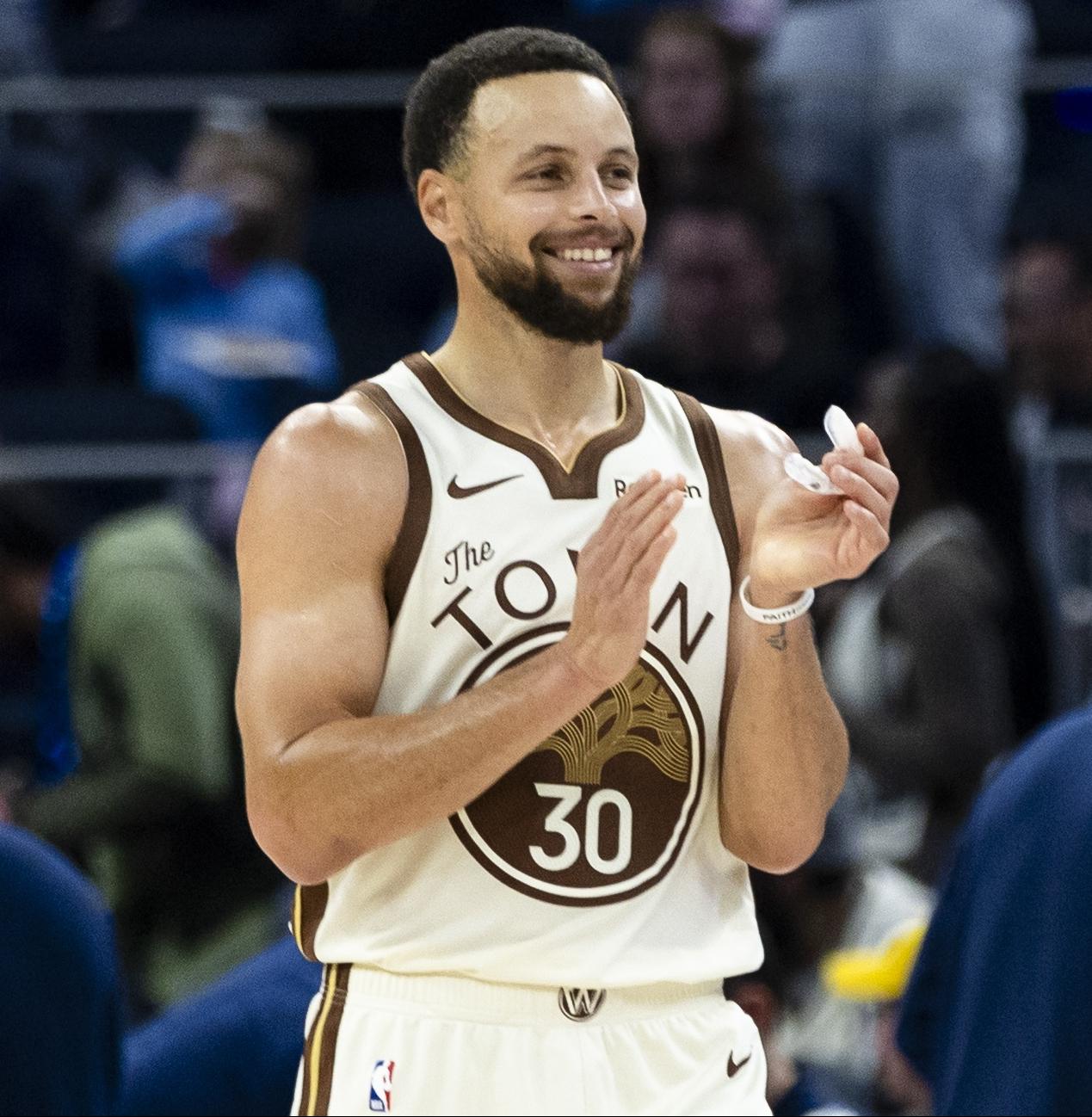 现役总得分前10排名：1、詹姆斯——42786（历史第1）2、杜兰特——31